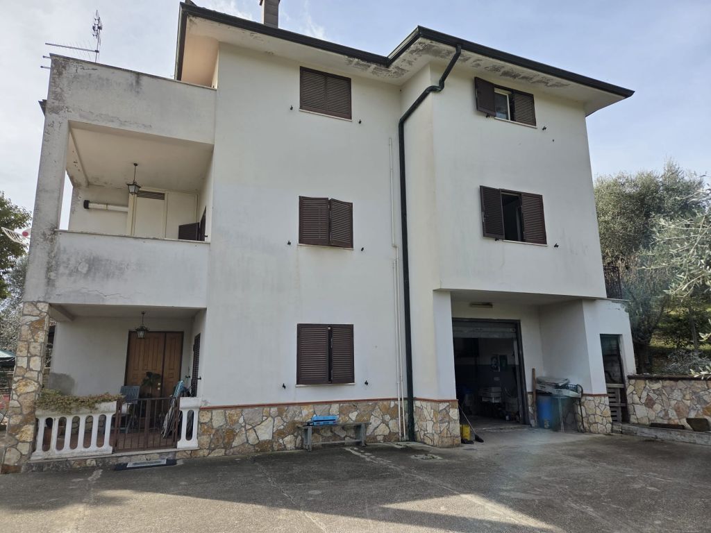 quadrilocale-con-ampi-spazi-esterni